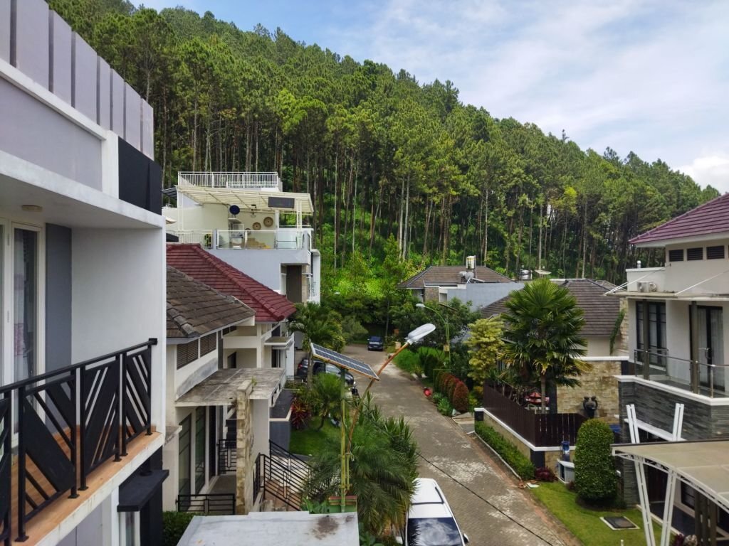 linkungan hijau A beautiful view of housing complex in mountain slope in malang, East Java. Great place to having fun with family and relaxing body