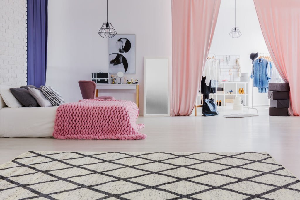 Glamour female loft with open bedroom and big wardrobe Glamour female loft with open bedroom and big wardrobe